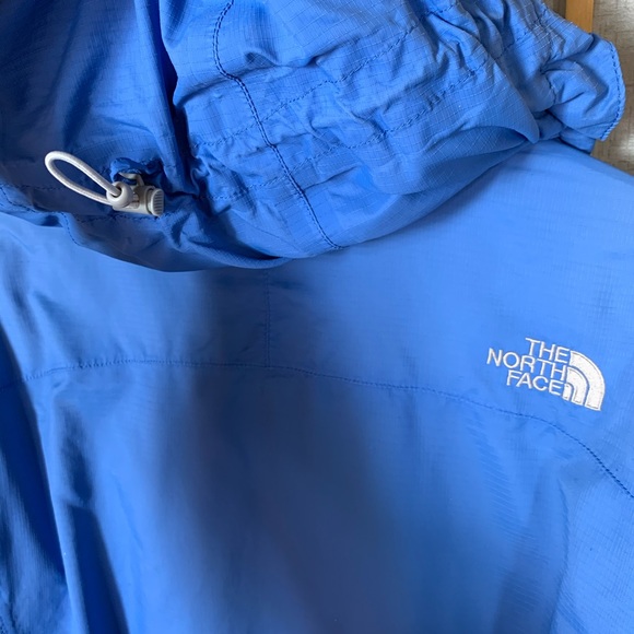 The North Face Blue Windbreaker Jacket. - Picture 8 of 8